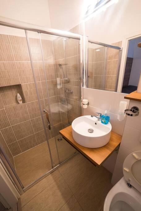 Ultra Central Bohemian Apartment 2 Kolozsvár Kültér fotó